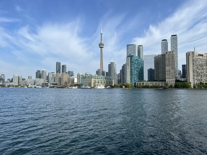 The Toronto skyline and the CN Tower seen from the water